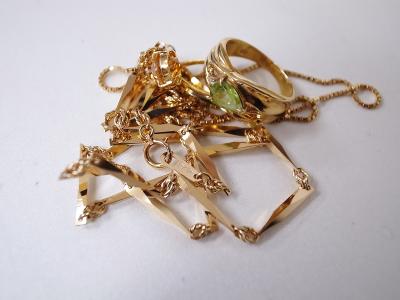 金アクセサリー買い取り (ネックレス リング 色石)藤沢市獺郷