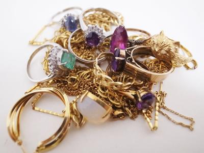 金アクセサリー買取り (ネックレス リング 宝石)藤沢市西富